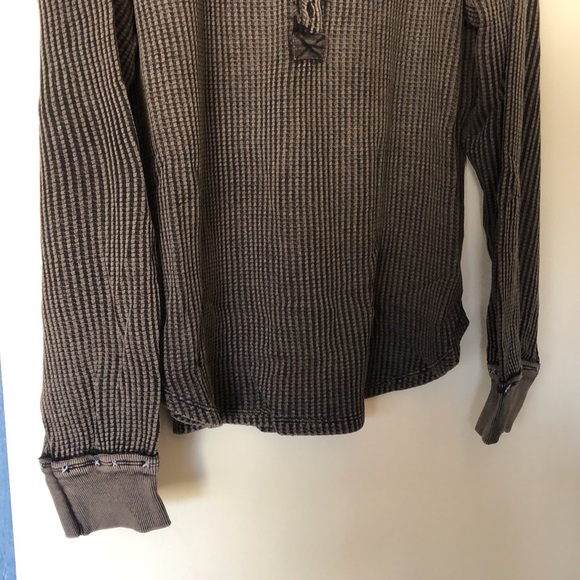 FREE PEOPLE HOLLY HENLEY EMBROIDERED TOP🏔️ - Picture 4 of 8